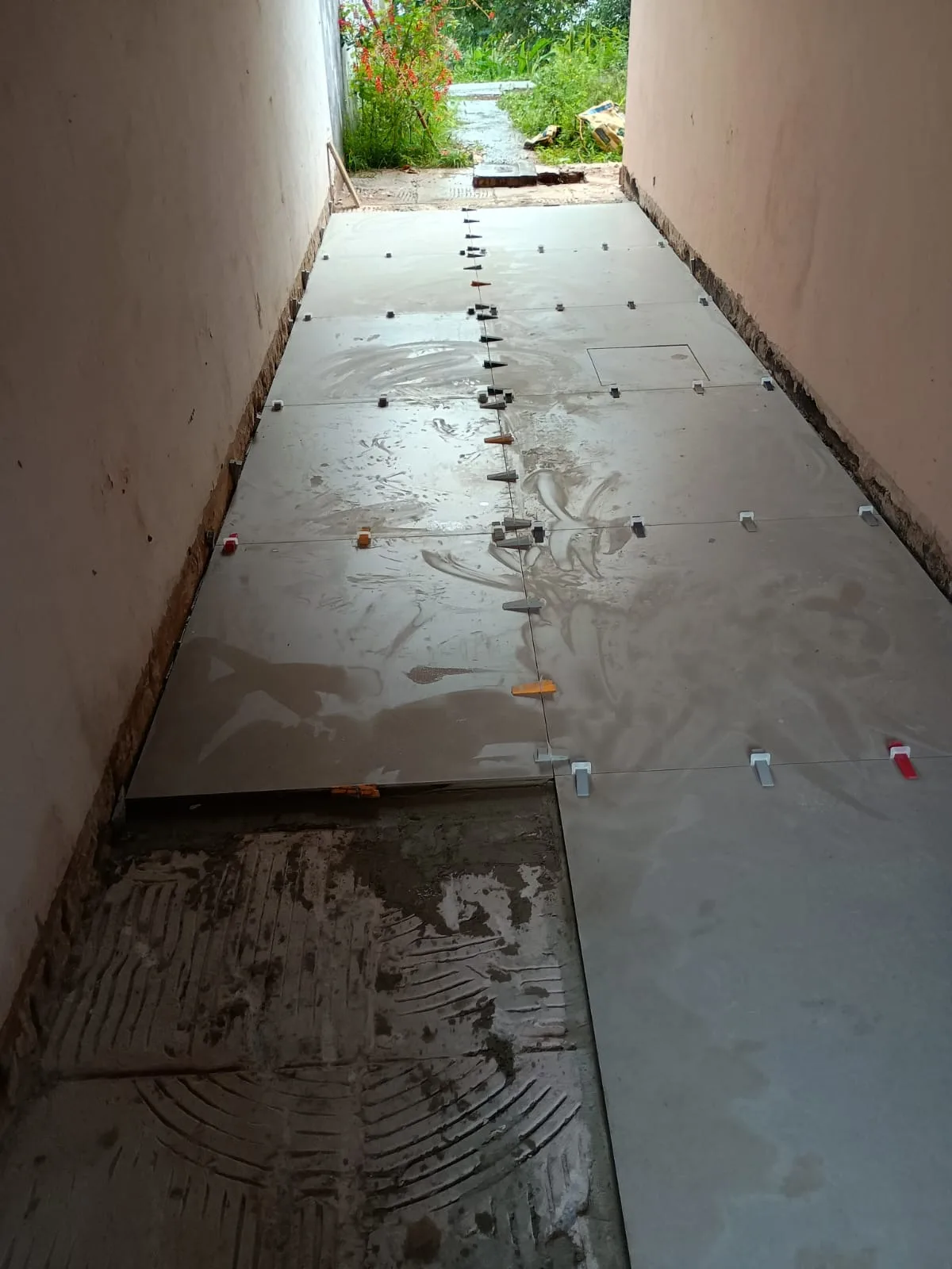 Instalação de piso interno por Carlos Pessoa em Cotia - SP